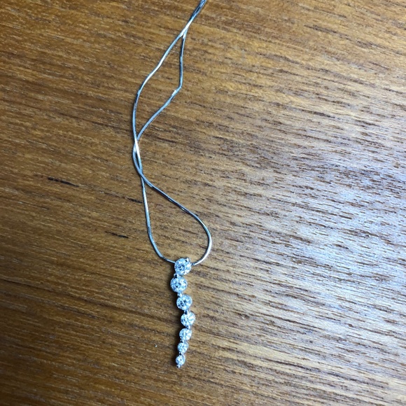 NEW Gorgeous 3/4 Ct Diamond White Gold Journey Necklace - Picture 8 of 11